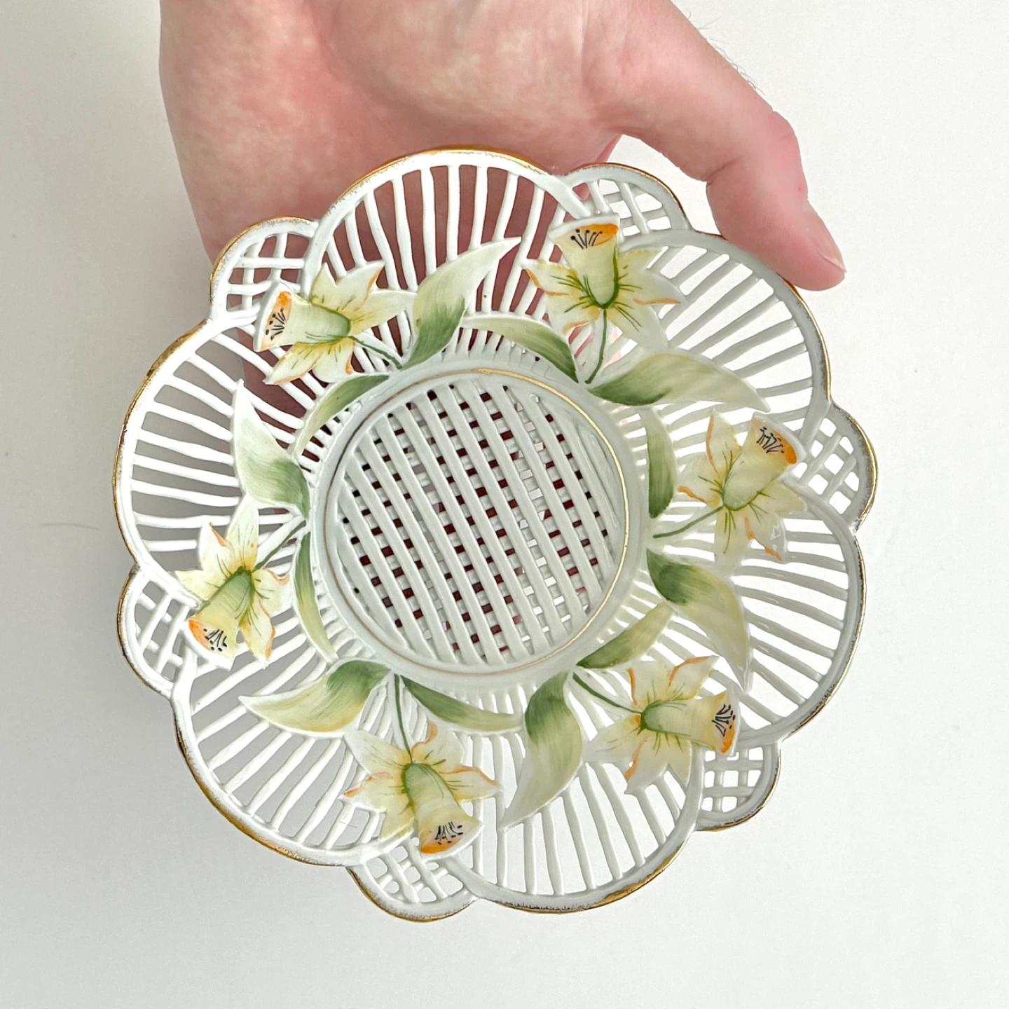 Vintage Romanian lattice porcelain daffodils bowl