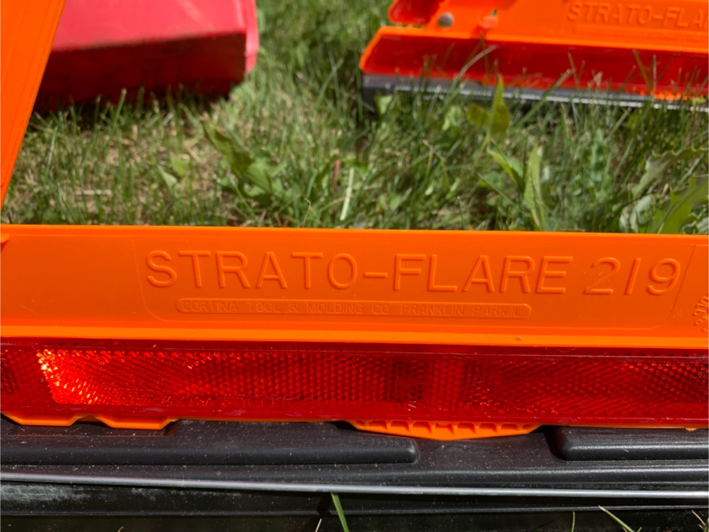 Flares. Three, Fold Up in Case. Strato Flare 219. - photo 2