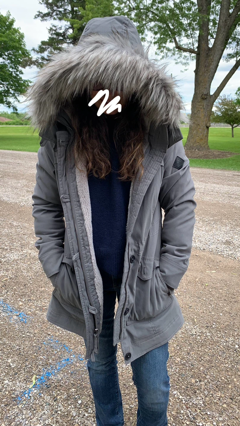 Ladies Grey Hollister with Fur-Lined Hood - Size Large ⚽️ - photo 3