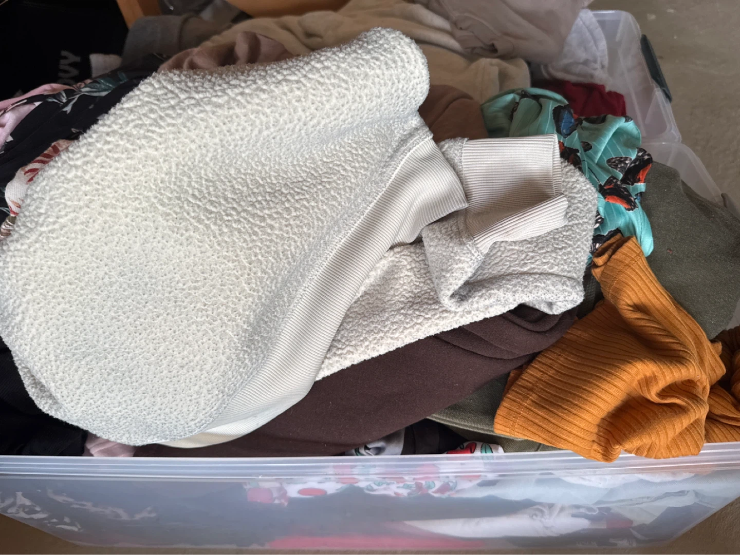 Two large Mixed pallet of clothing - photo 3