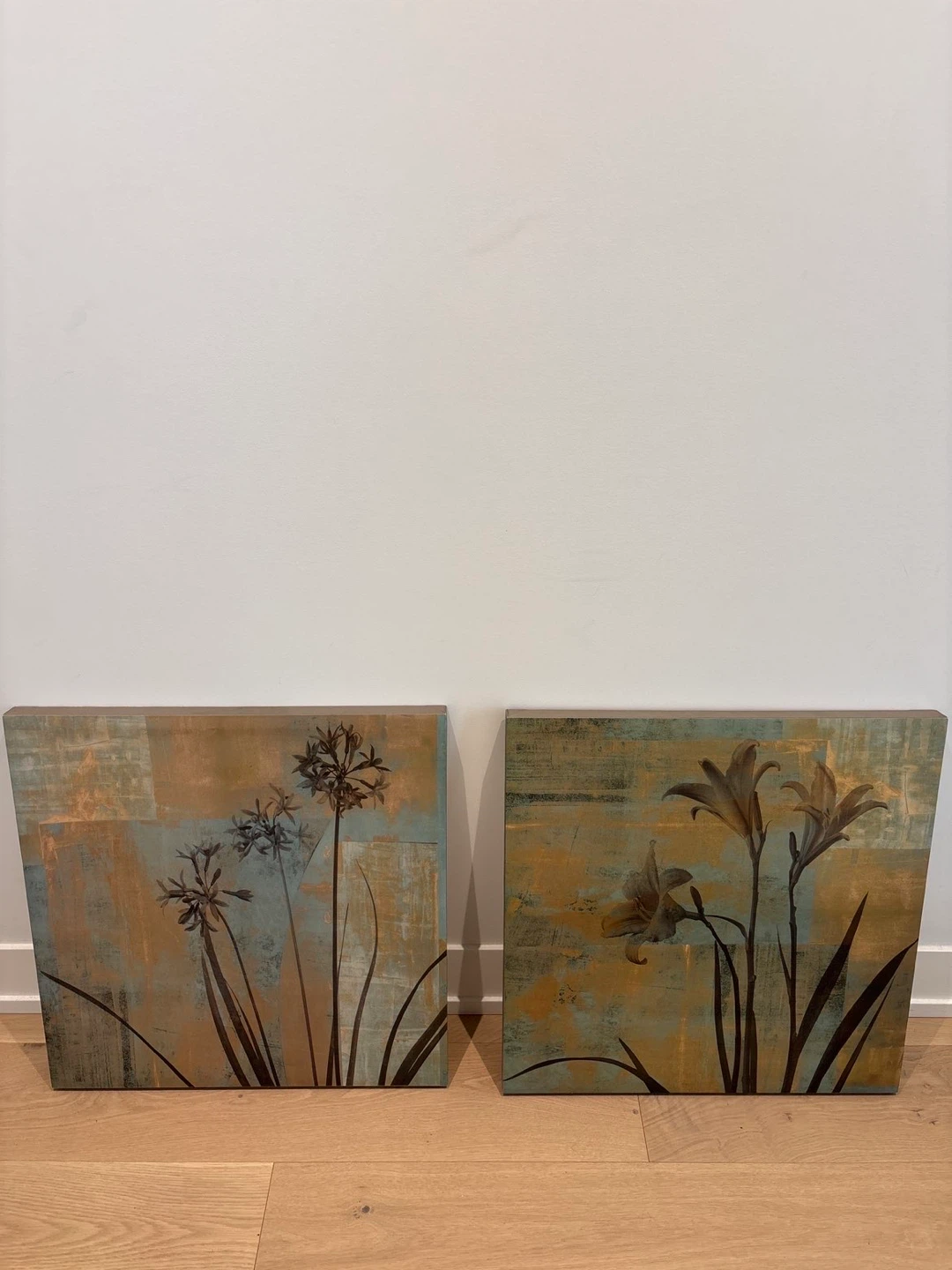 Set of 2 floral canvas wall art pieces