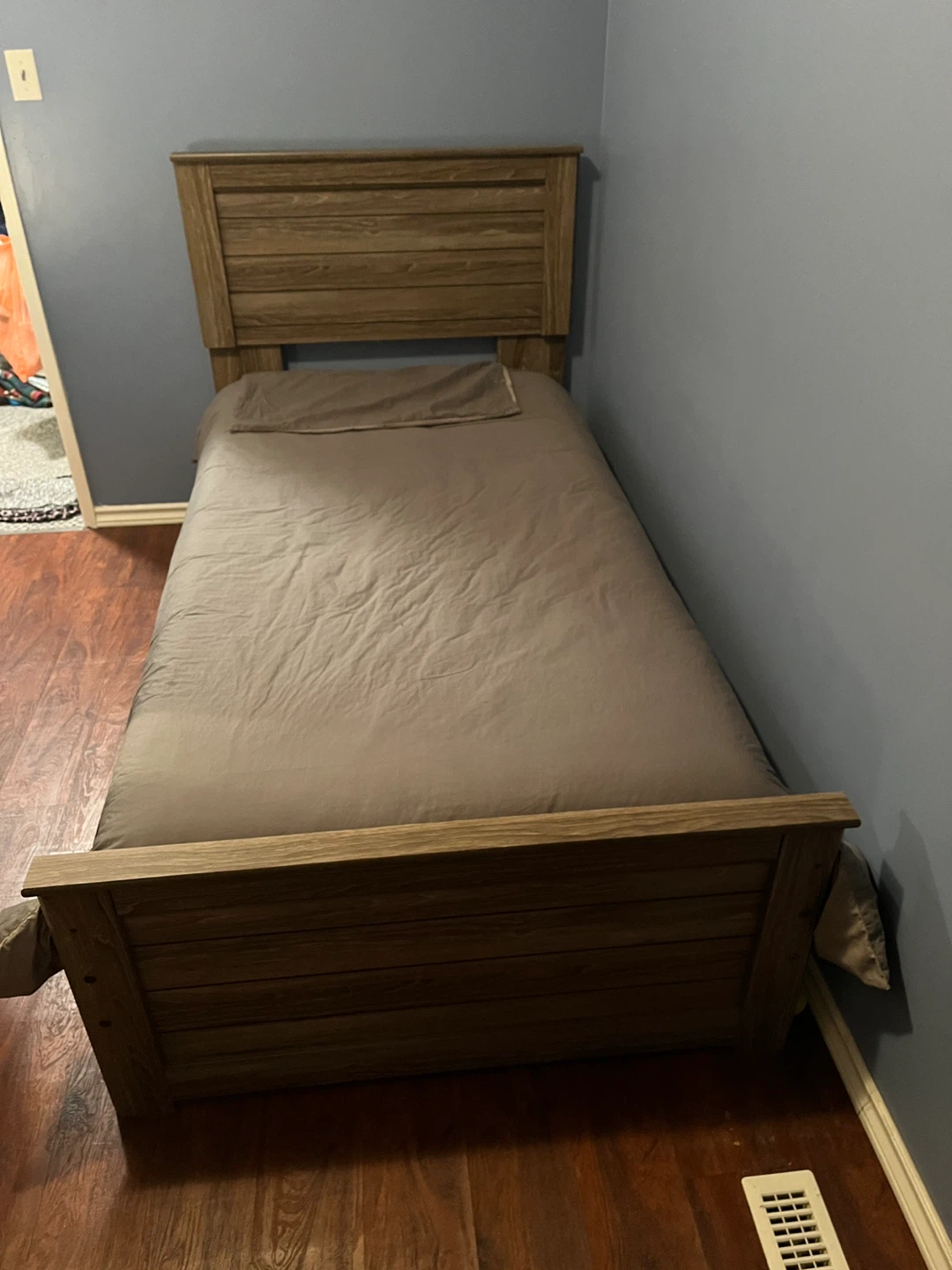 Child's Bed Set – Bed Frame & Bedding Included