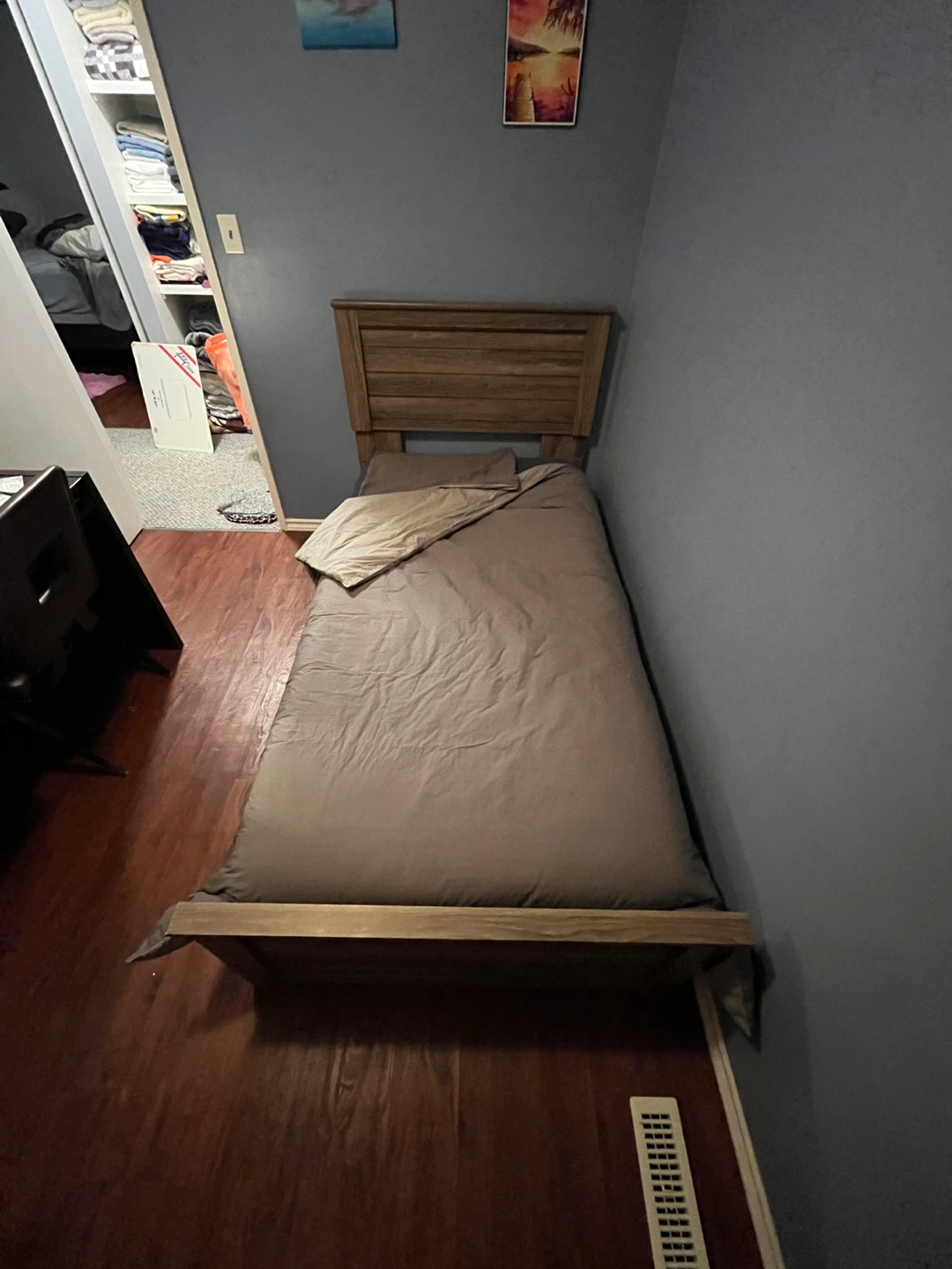 Child's Bed Set – Bed Frame & Bedding Included - photo 5