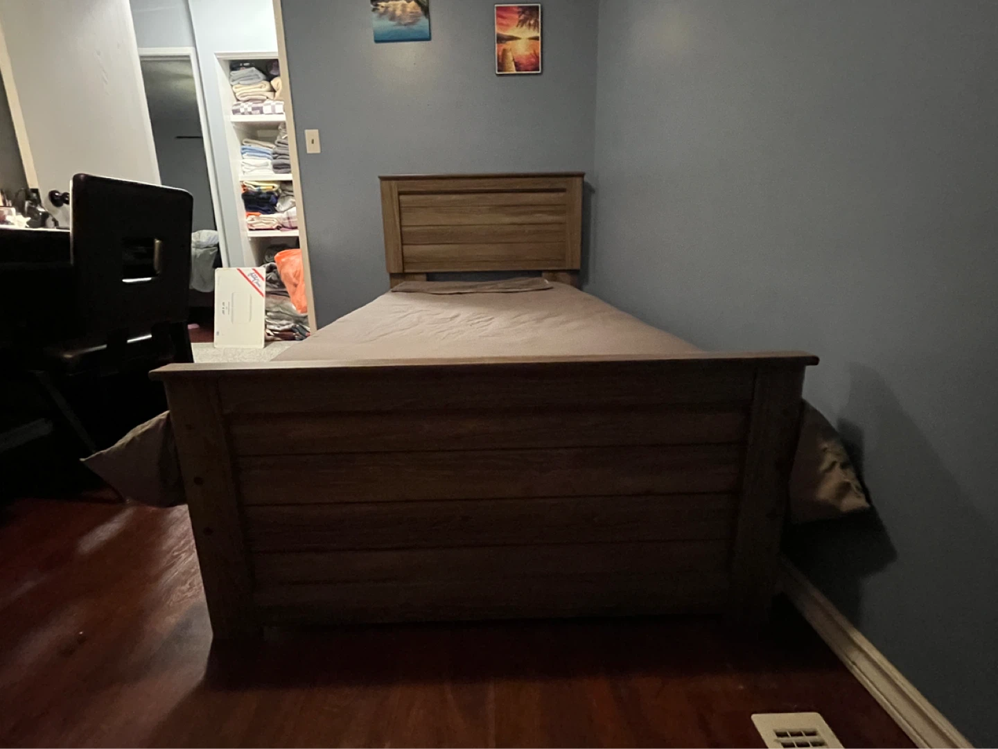 Child's Bed Set – Bed Frame & Bedding Included - photo 3
