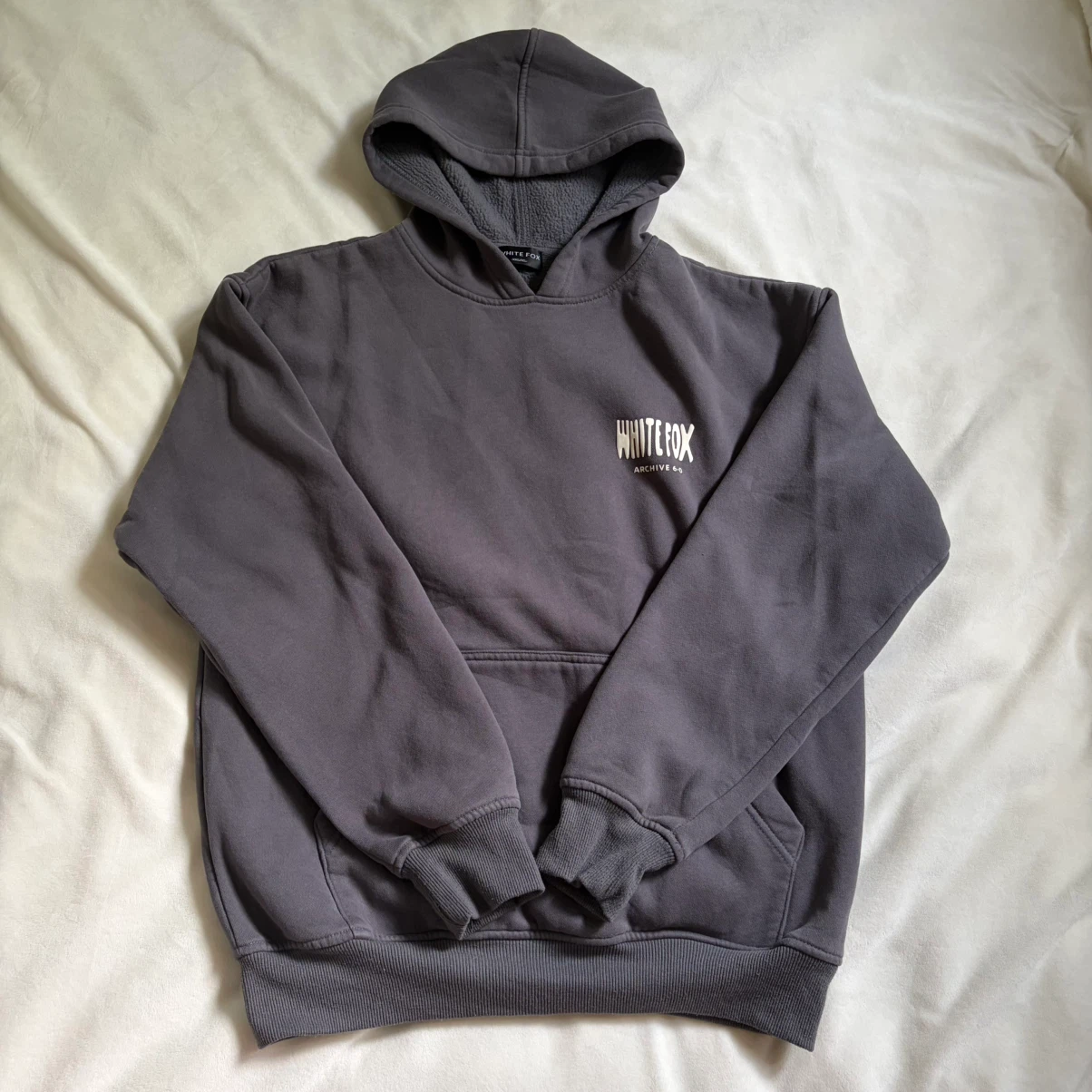 White fox Archive 6.0 hoodie in ash