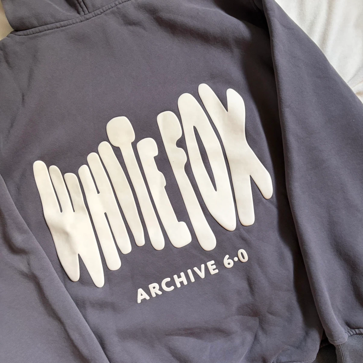 White fox Archive 6.0 hoodie in ash - photo 4