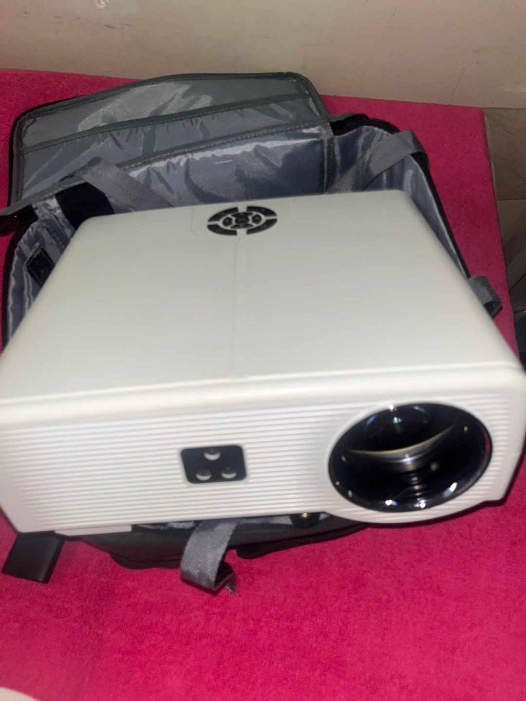 Henhoor Android TV 4K Projector with Wifi and Bluetooth - photo 4