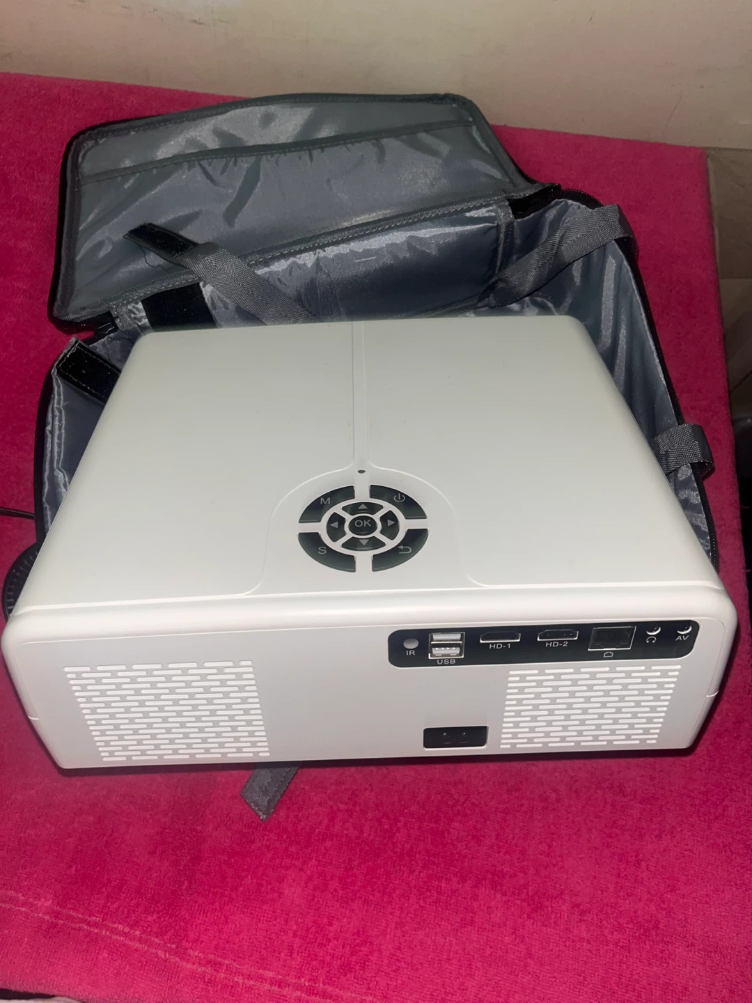 Henhoor Android TV 4K Projector with Wifi and Bluetooth - photo 5
