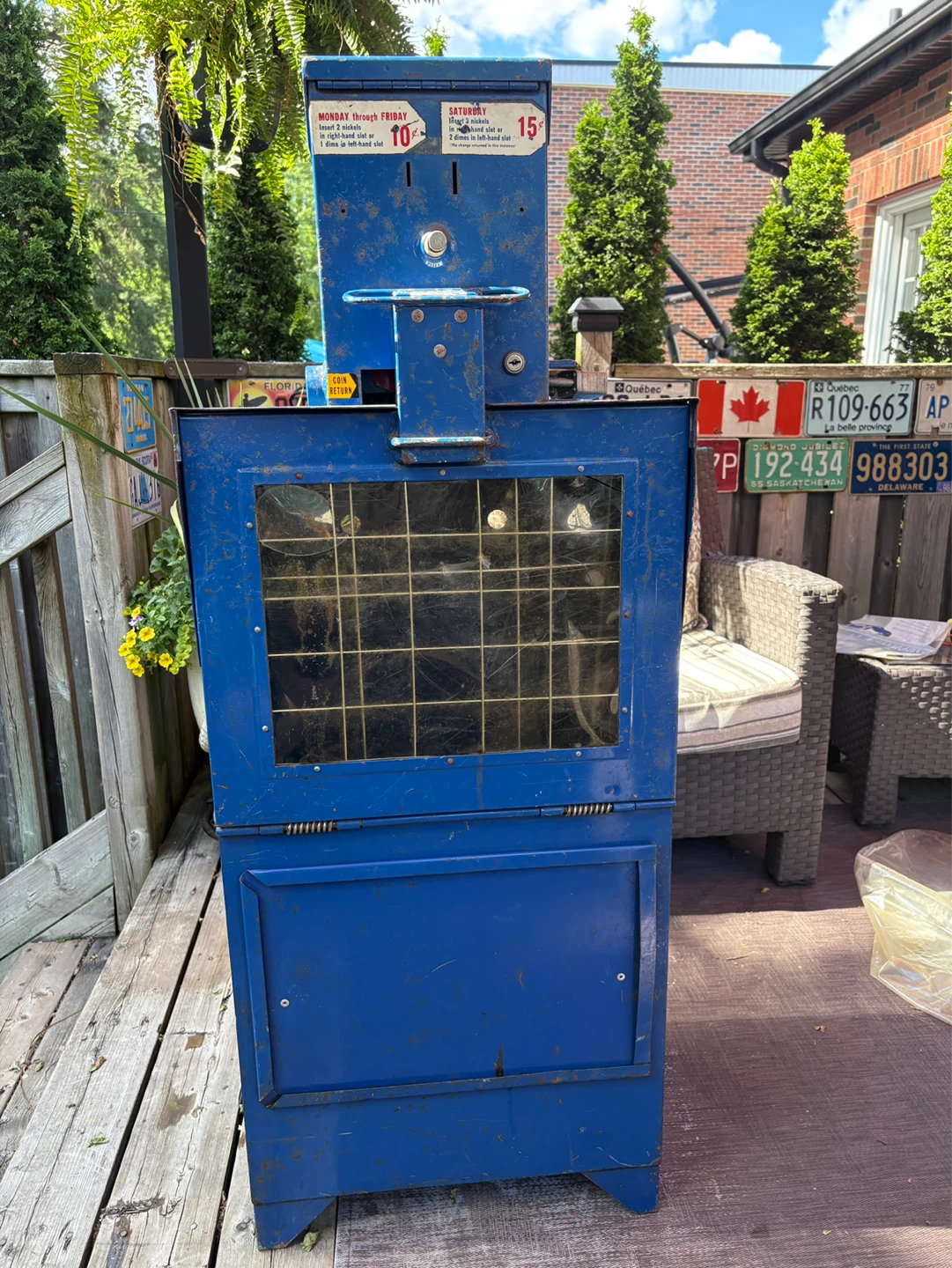 Vintage Montreal Star Coin-Operated Newspaper Vending Machine - photo 2