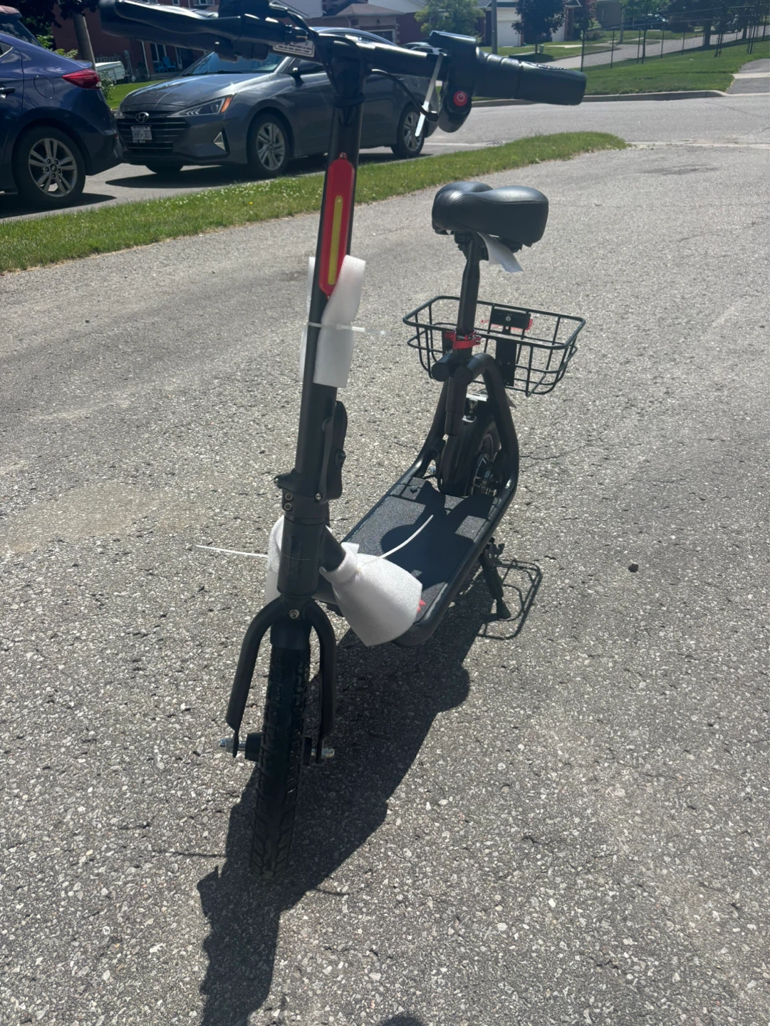 SKUTE Electric Scooter with Seat and Basket