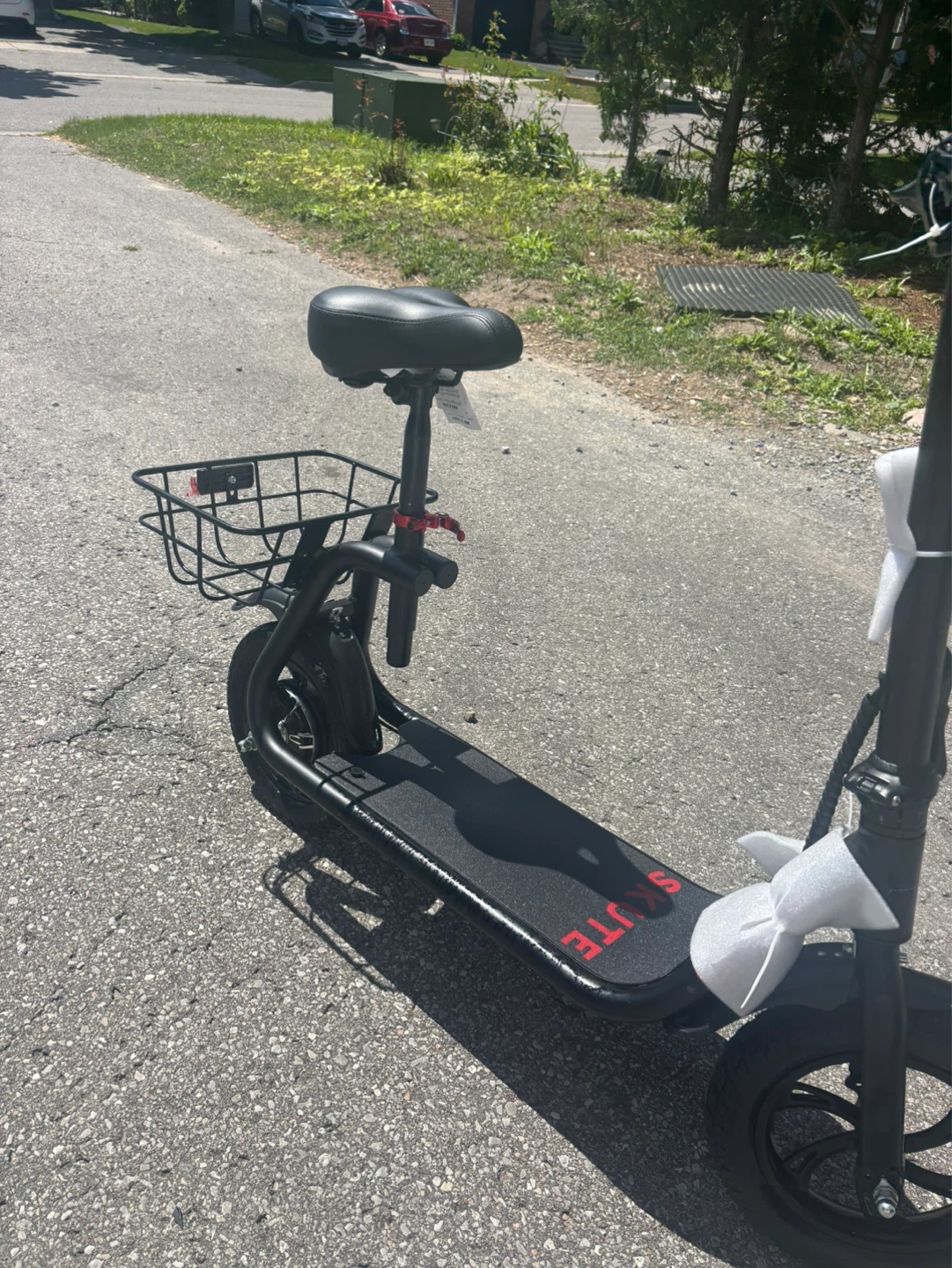 SKUTE Electric Scooter with Seat and Basket - photo 2