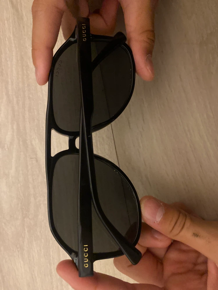Black Gucci glasses, for aun