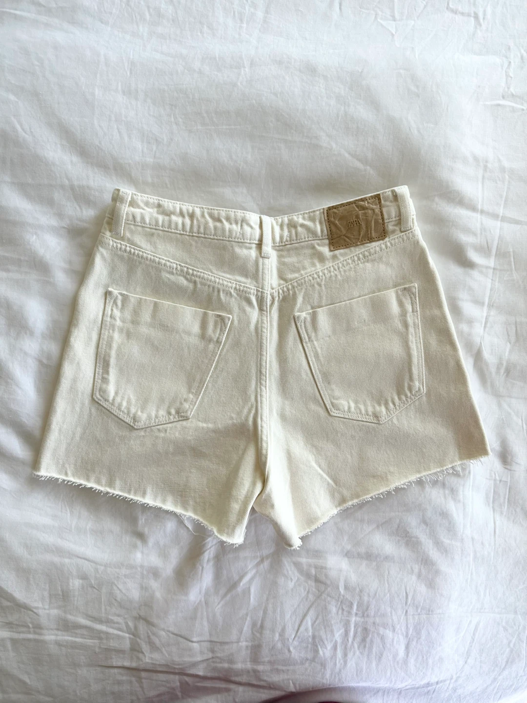 ⚽️ 🆕 Zara White Denim Shorts Size 4 - photo 5