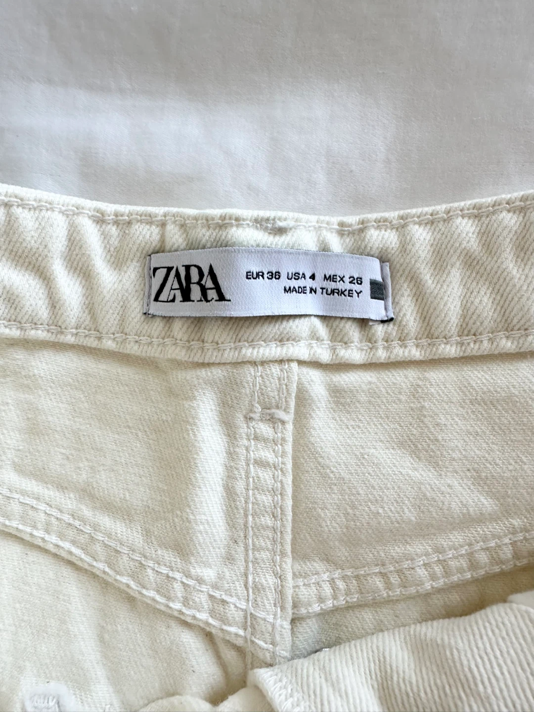 ⚽️ 🆕 Zara White Denim Shorts Size 4 - photo 3