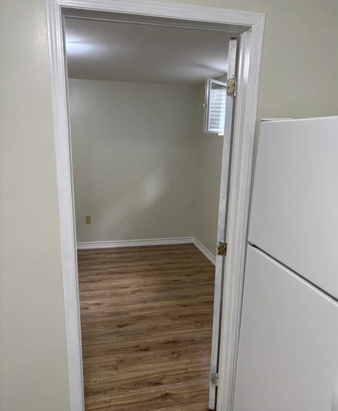 2 Bedroom Basement Apartment for Rent - Brampton - photo 5