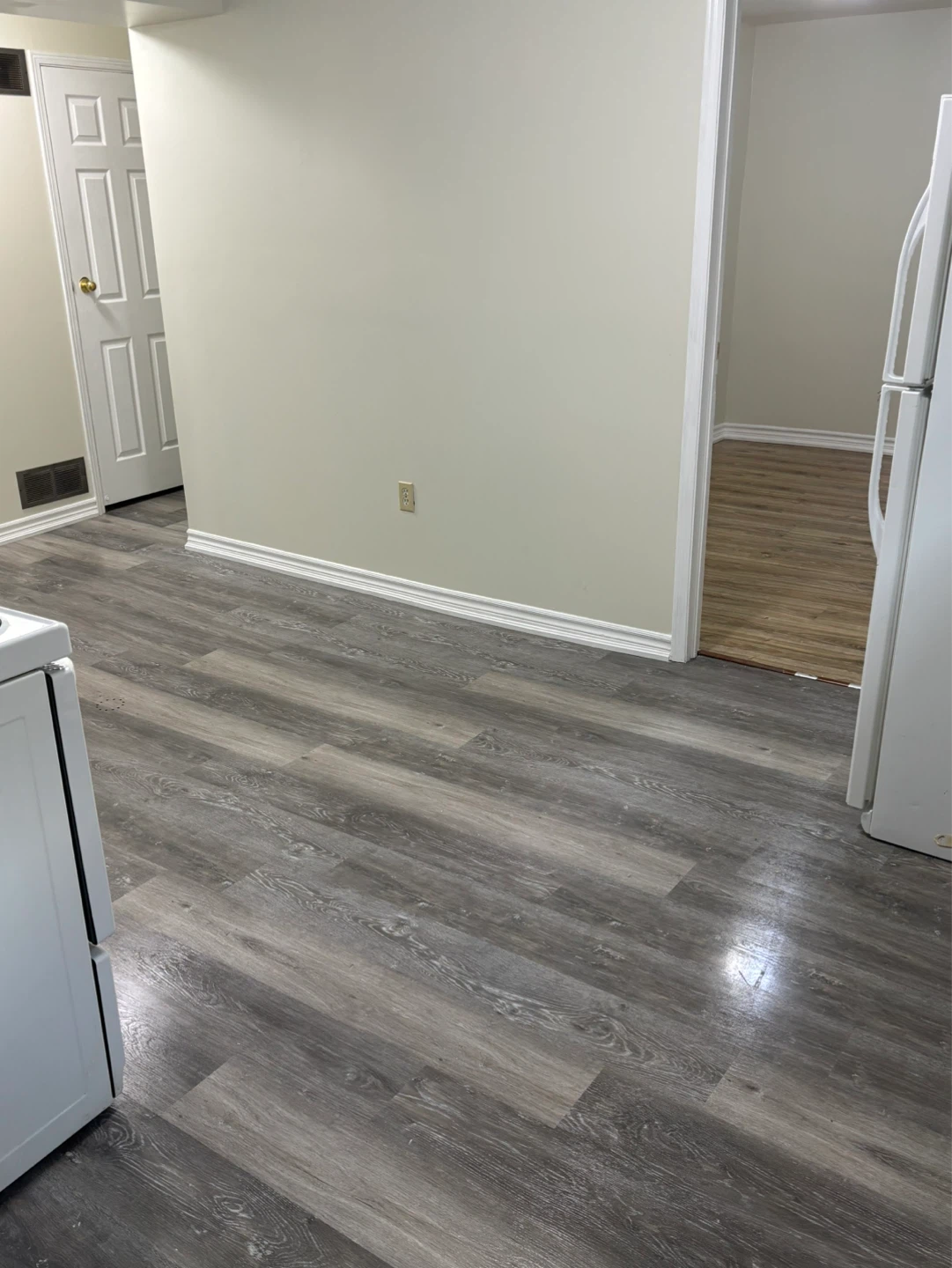 2 Bedroom Basement Apartment for Rent - Brampton - photo 4