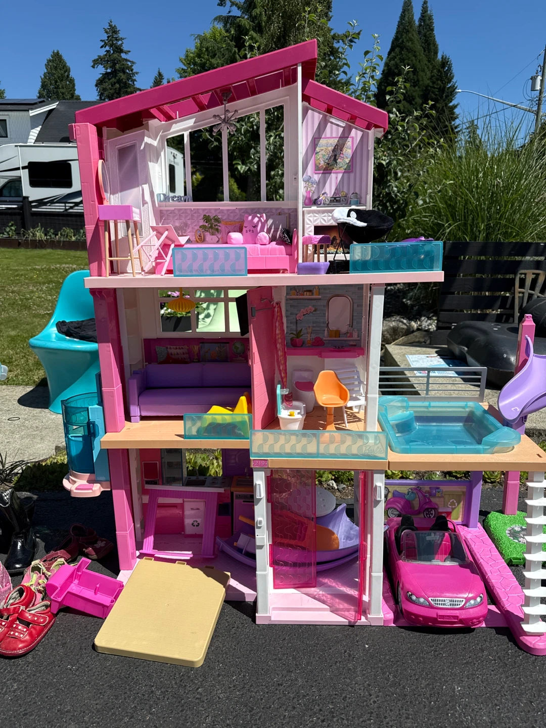 Barbie Dreamhouse Dollhouse with Accessories