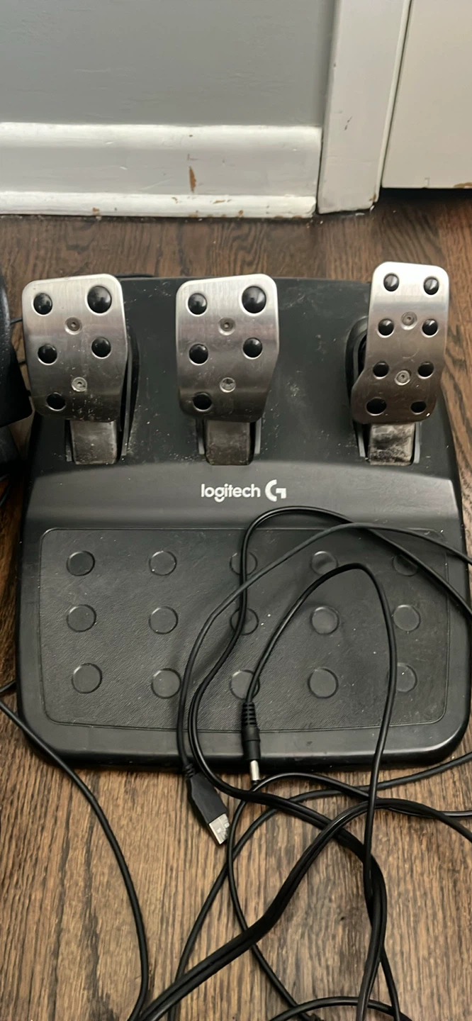 Logitech G923 Racing Wheel and Pedals - photo 3