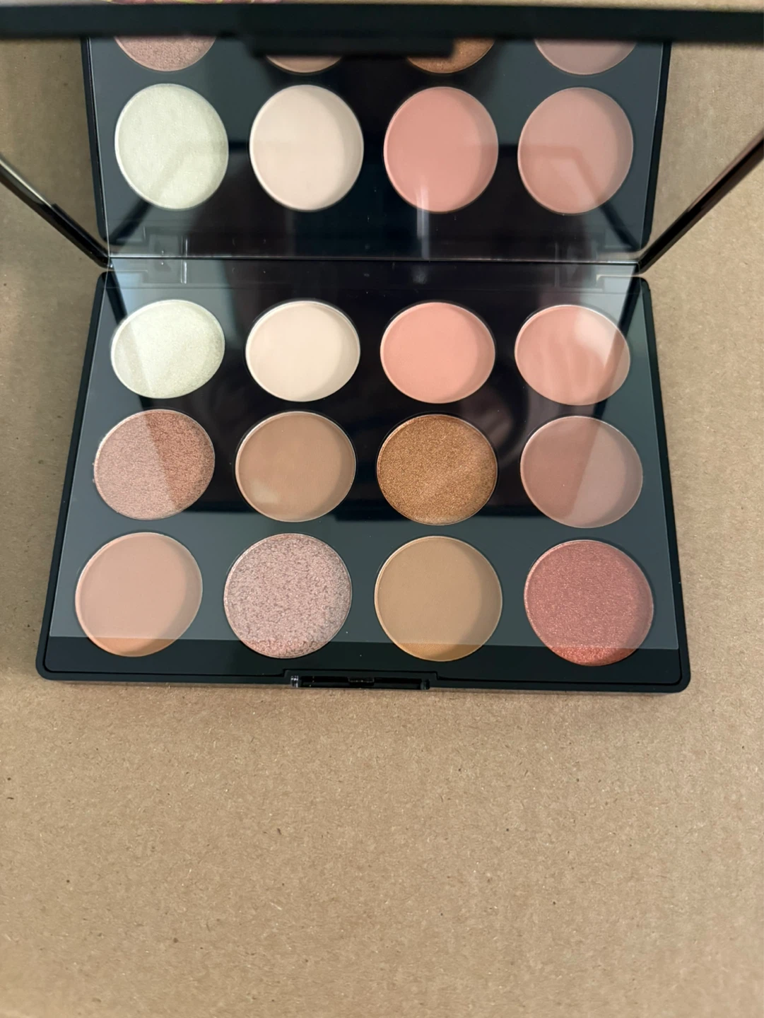 Laura Geller 12 Multi-Finish Eye Shadow Palette ⚽️ - photo 3