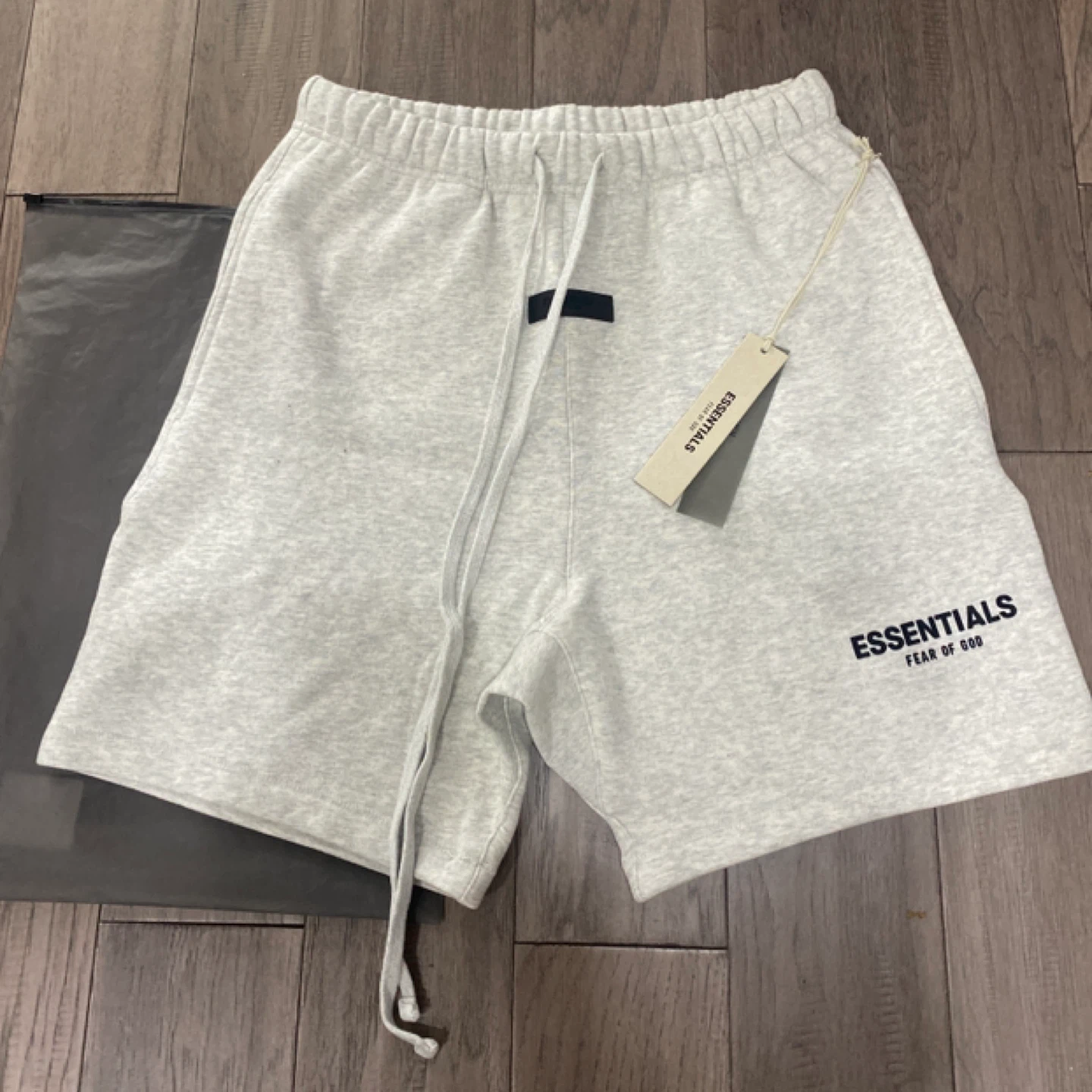 Essentials Shorts (Light oatmeal)