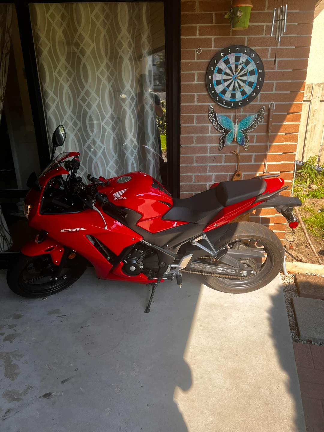 Red Honda CBR 300R