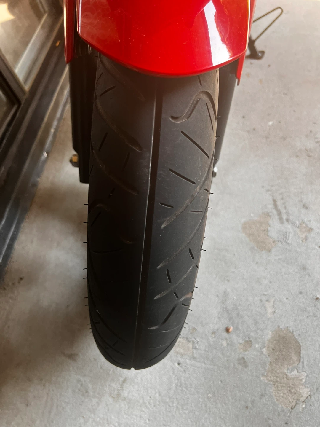 Red Honda CBR 300R - photo 2