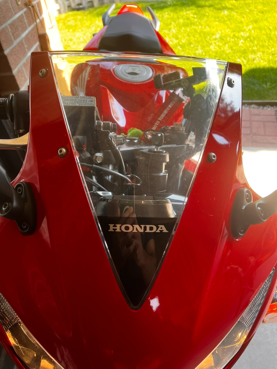 Red Honda CBR 300R - photo 4