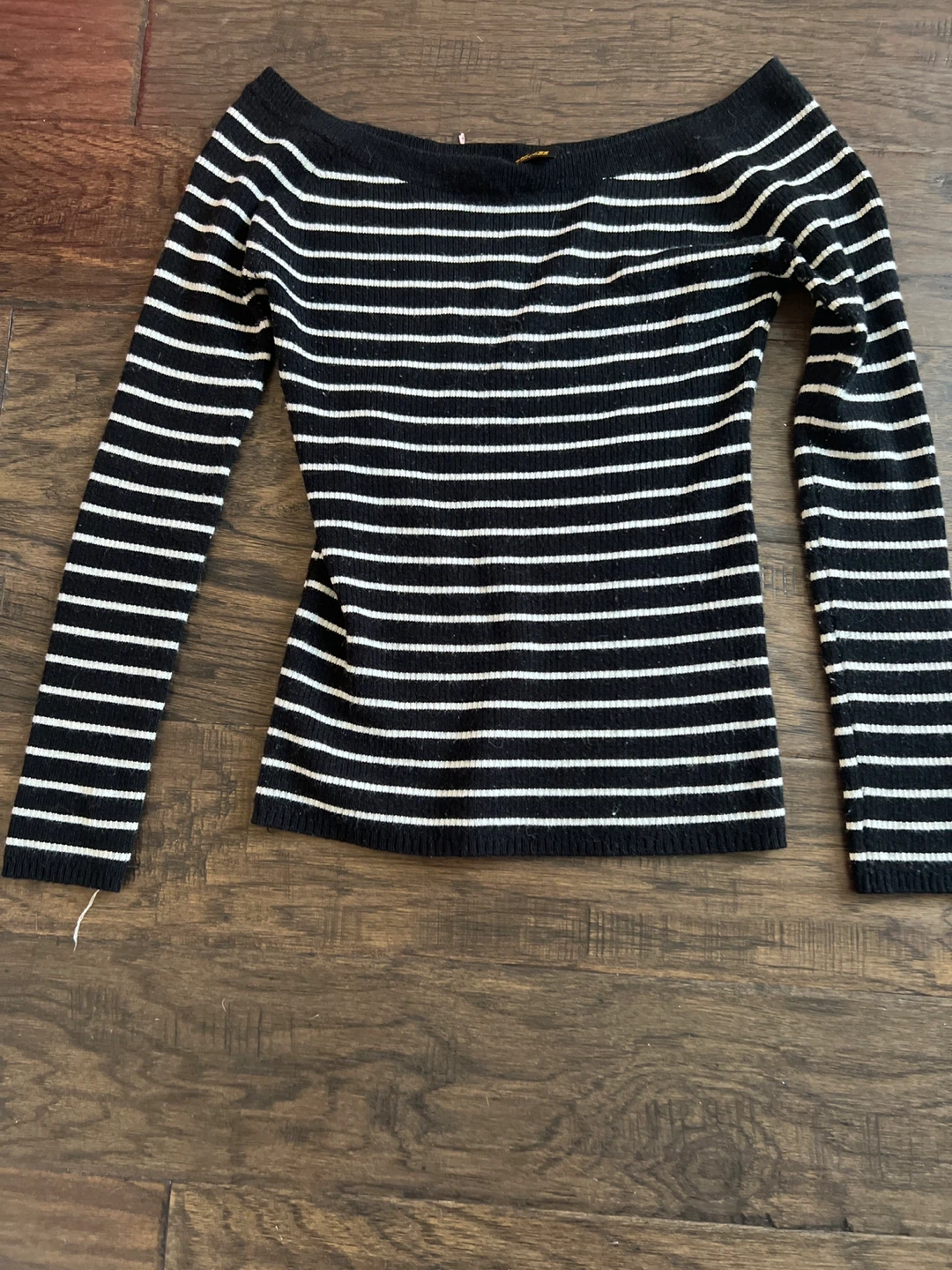 Off shoulder long sleeved top