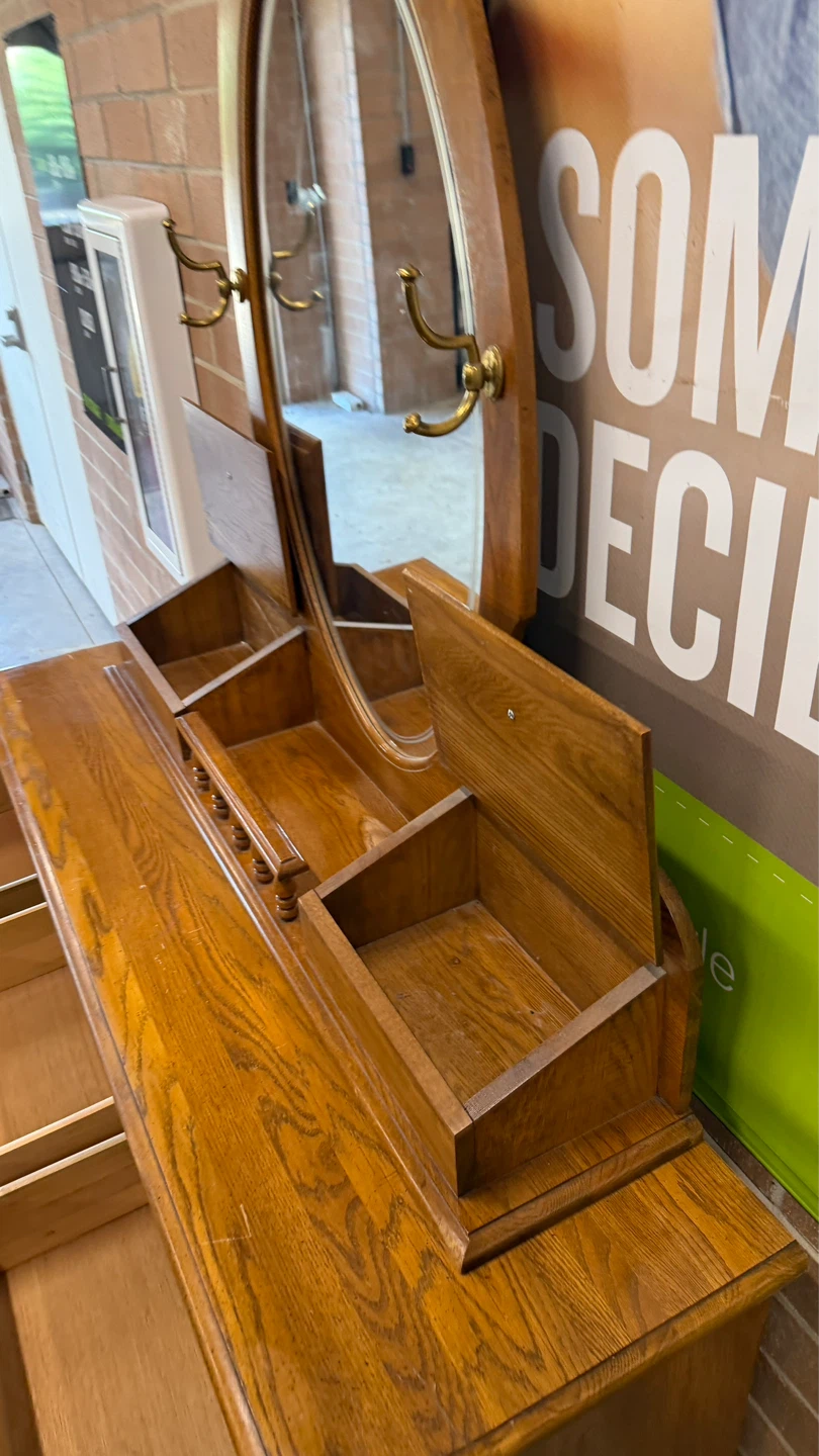 Vintage Oak Dresser with Mirror - photo 4