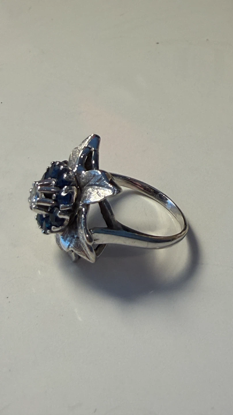 Vintage Flower Ring with Sapphires and Diamond Accent - photo 4