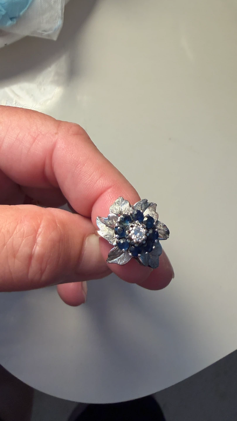 Vintage Flower Ring with Sapphires and Diamond Accent - photo 5