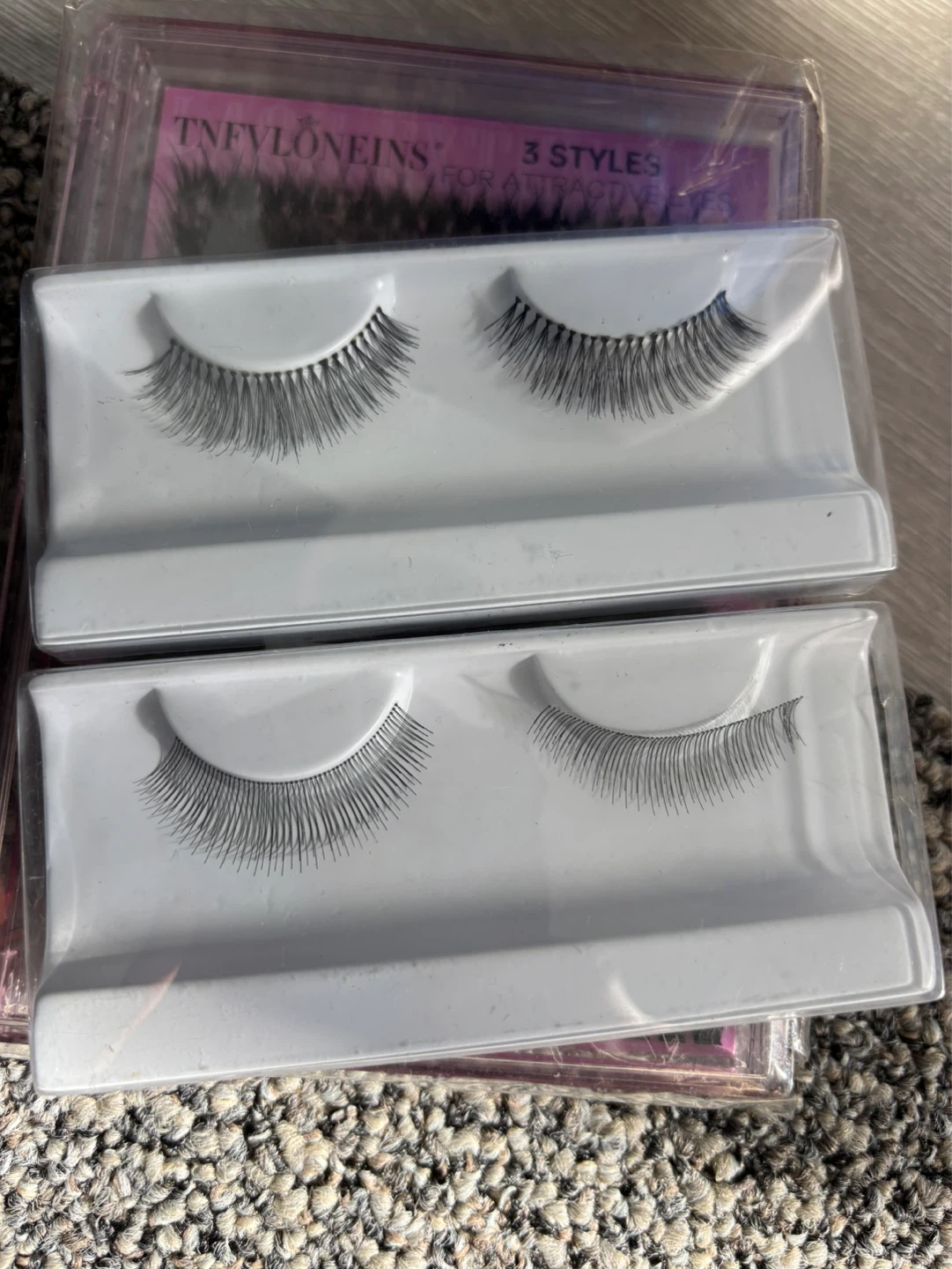 False Eyelashes - 3 Styles - photo 2