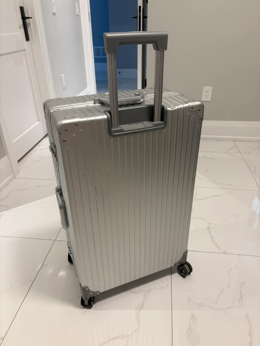 Silver Aluminum 29” Luggage - photo 2