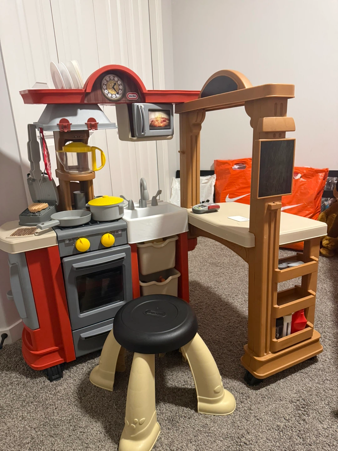 Little Tikes Endless Adventures Custom-Appliquéd Play Kitchen - photo 2