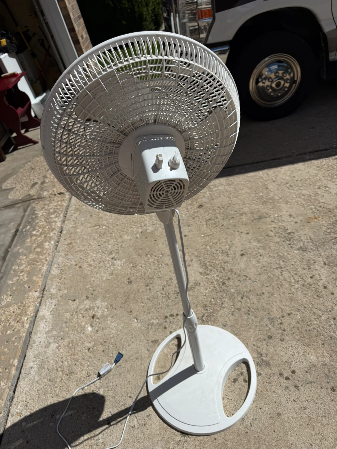 Lasko White Pedestal - photo 3