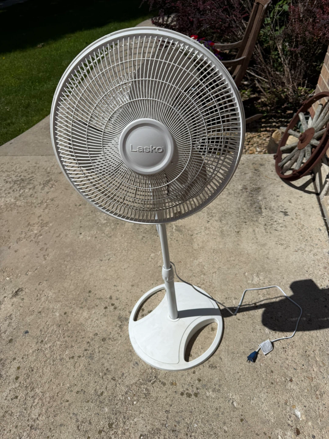 Lasko White Pedestal - photo 2