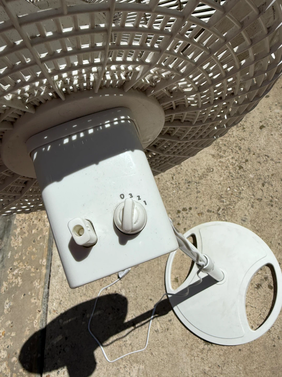 Lasko White Pedestal - photo 4