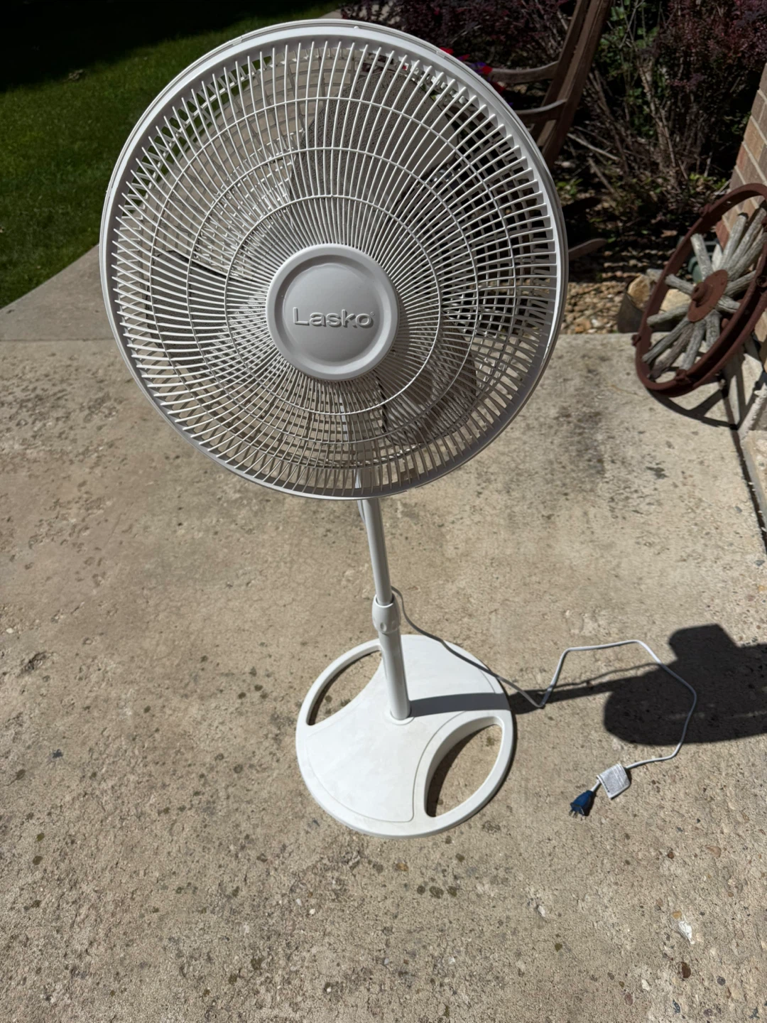 Lasko White Pedestal