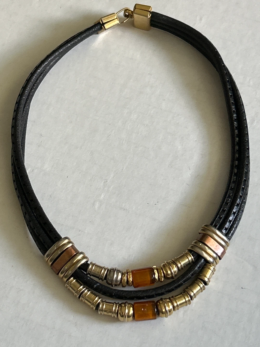 ⚽️Multi-strand black leather With Amber-like accents