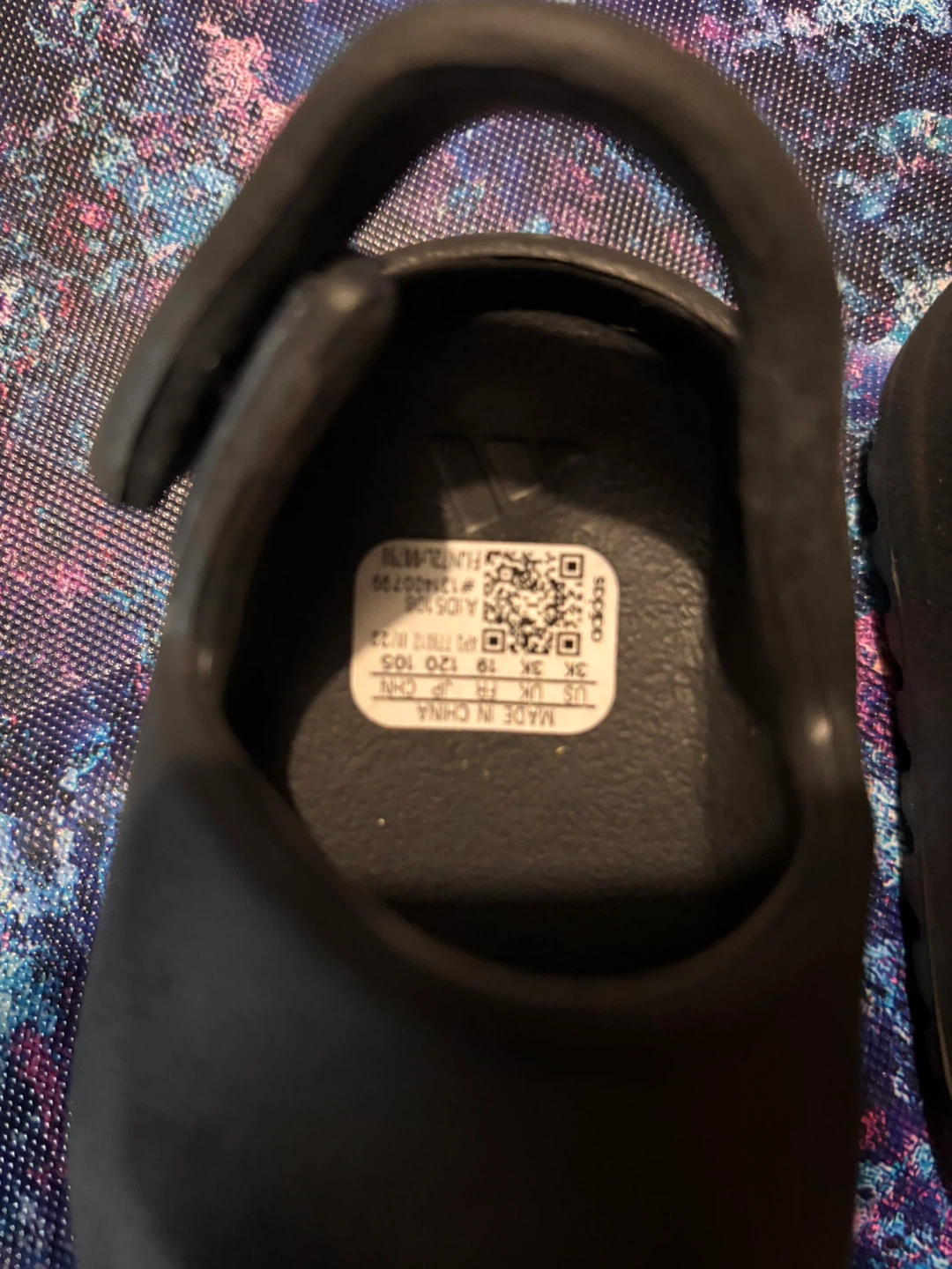 Adidas Toddler Yezzy slides each pair $15 - photo 2