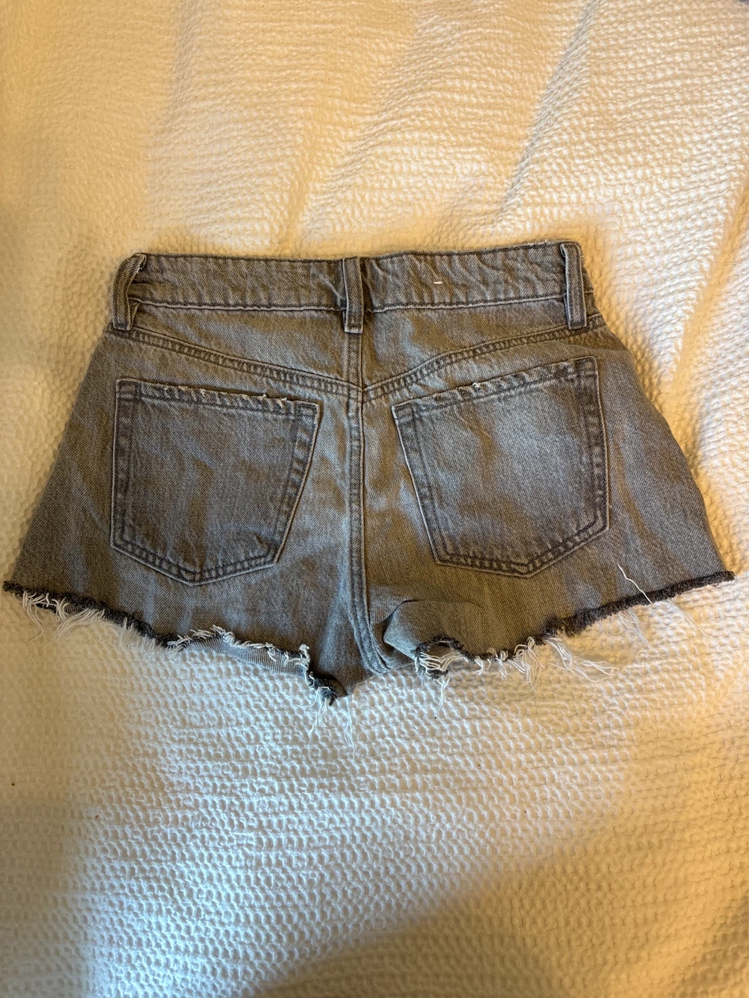 Garage Denim Grey Festival Cut-Off Shorts Size 25 - photo 2