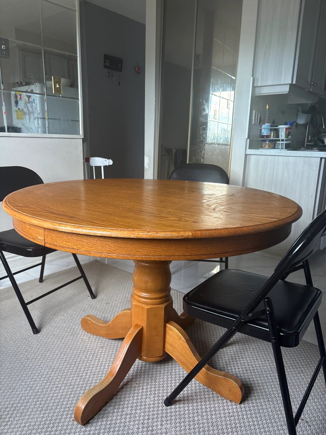Round Pedestal Dining Table - photo 3