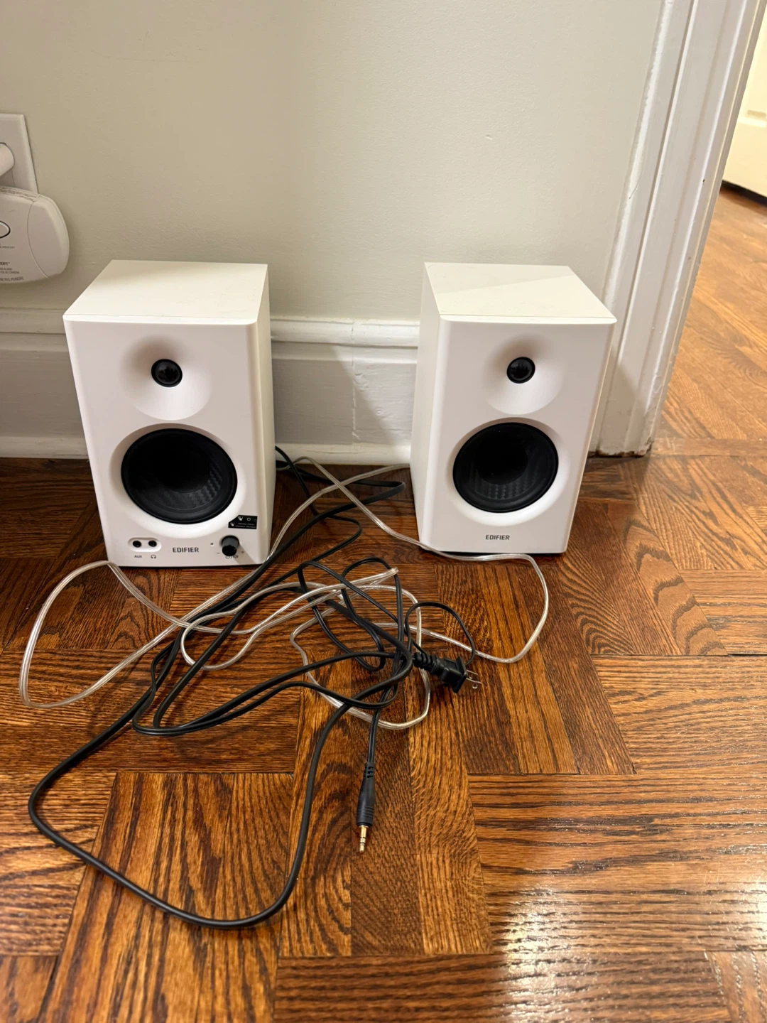 Edifier White Powered Speakers - photo 2
