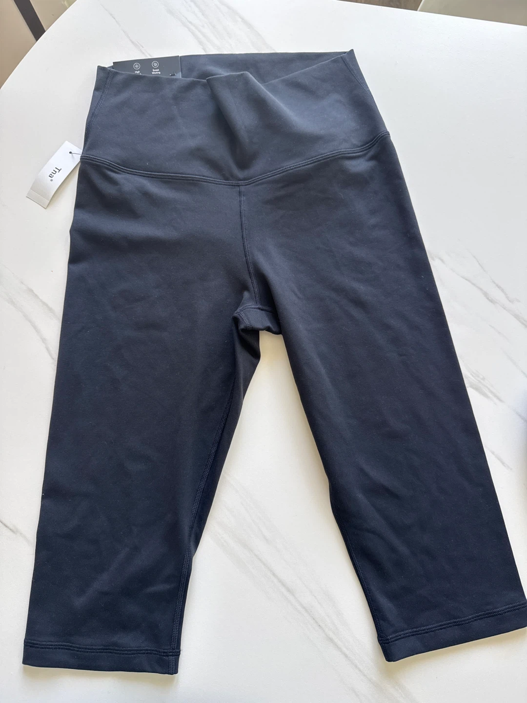TNA Atmosphere Knee Hi-Rise Capris Black Size M