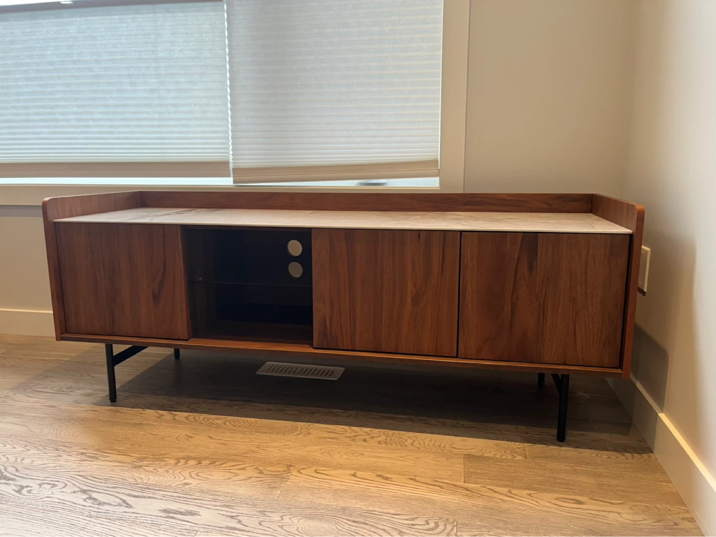 Structube Coffee Table and Media Stand (matching set) - photo 4