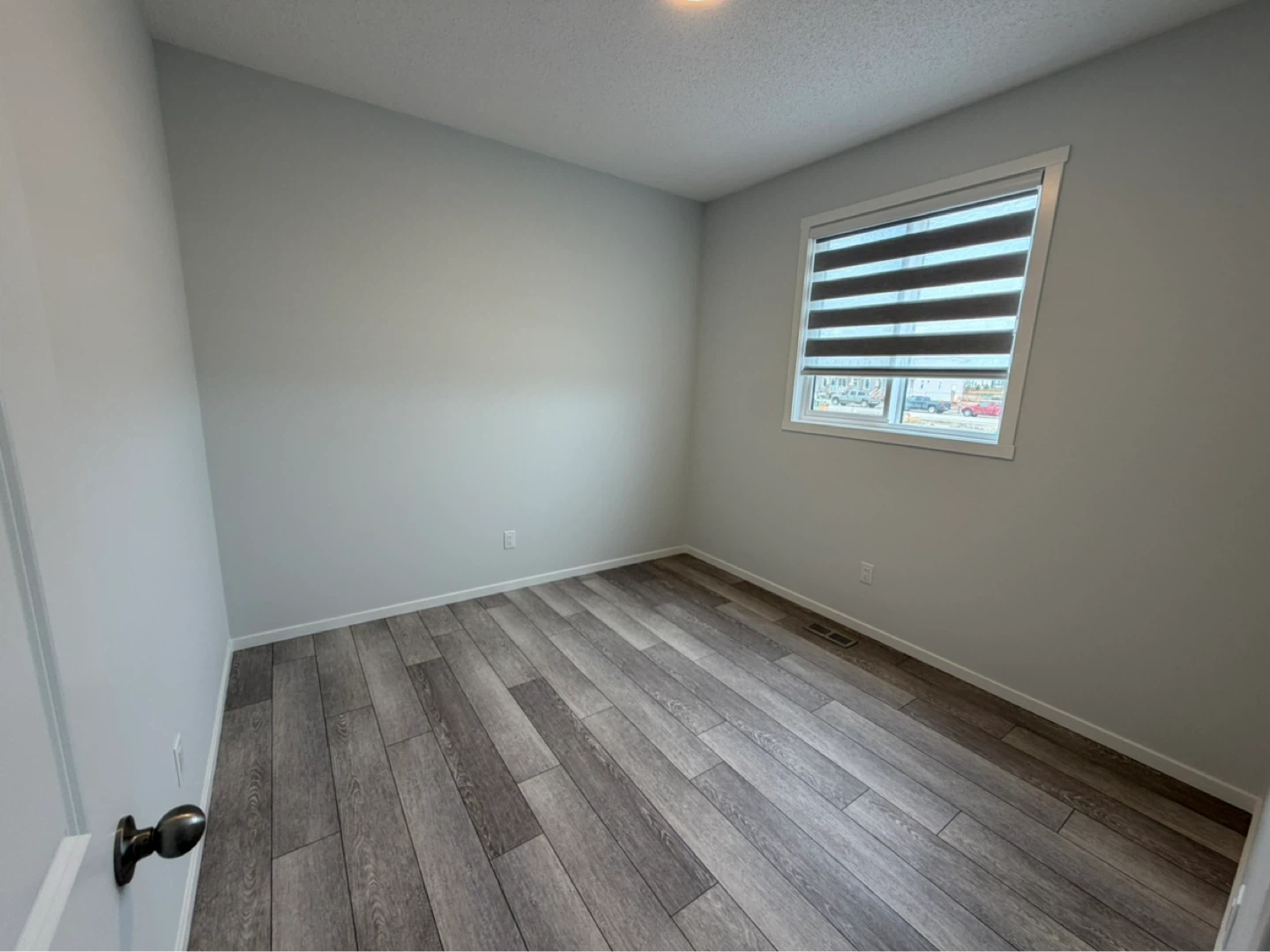 BRAND NEW 3 Bed + Bonus Room | 3 Months FREE Internet | $2,000 - photo 4
