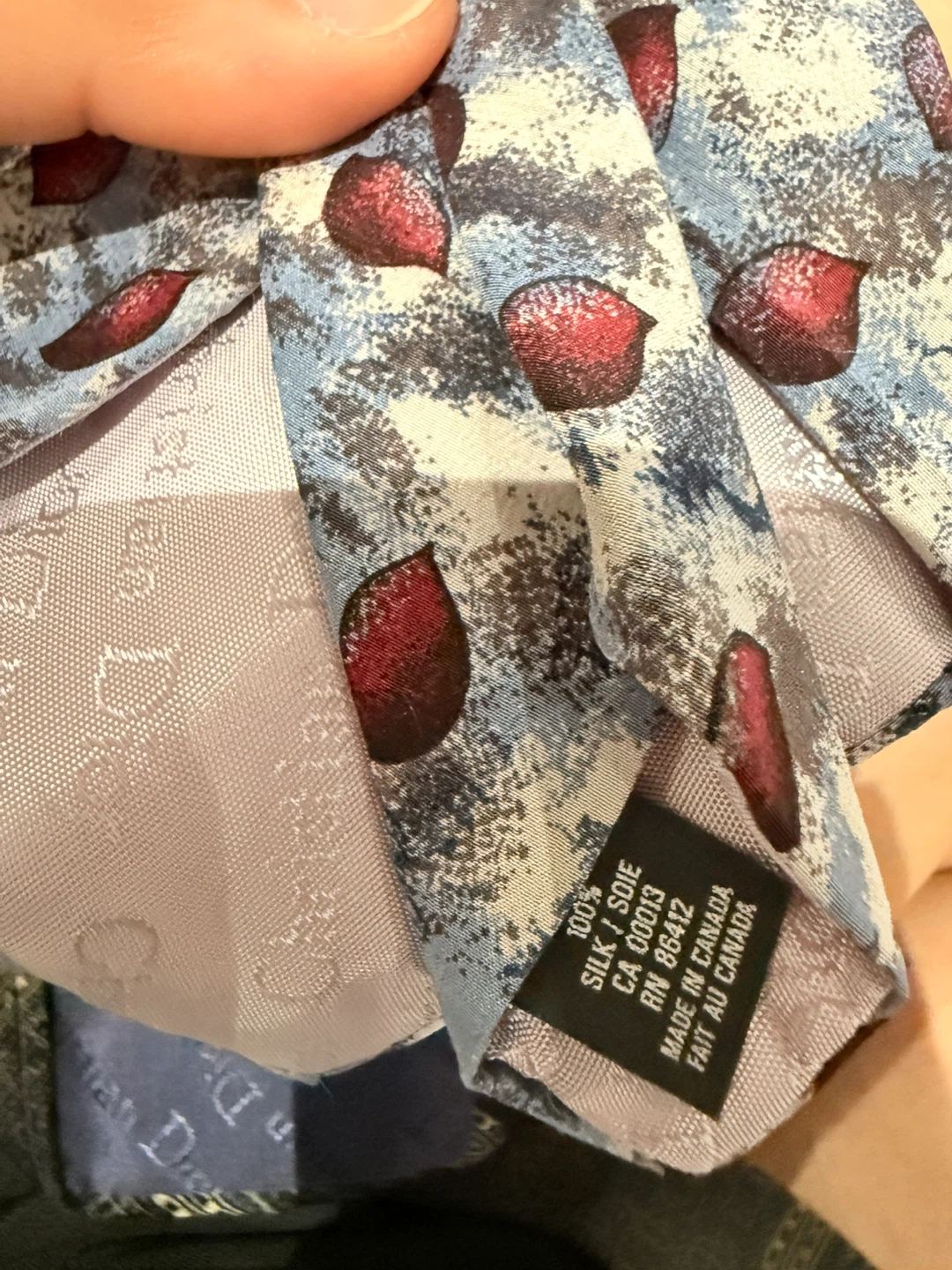 Vintage Christian Dior Silk Tie – Red Leaf Abstract Pattern - photo 4