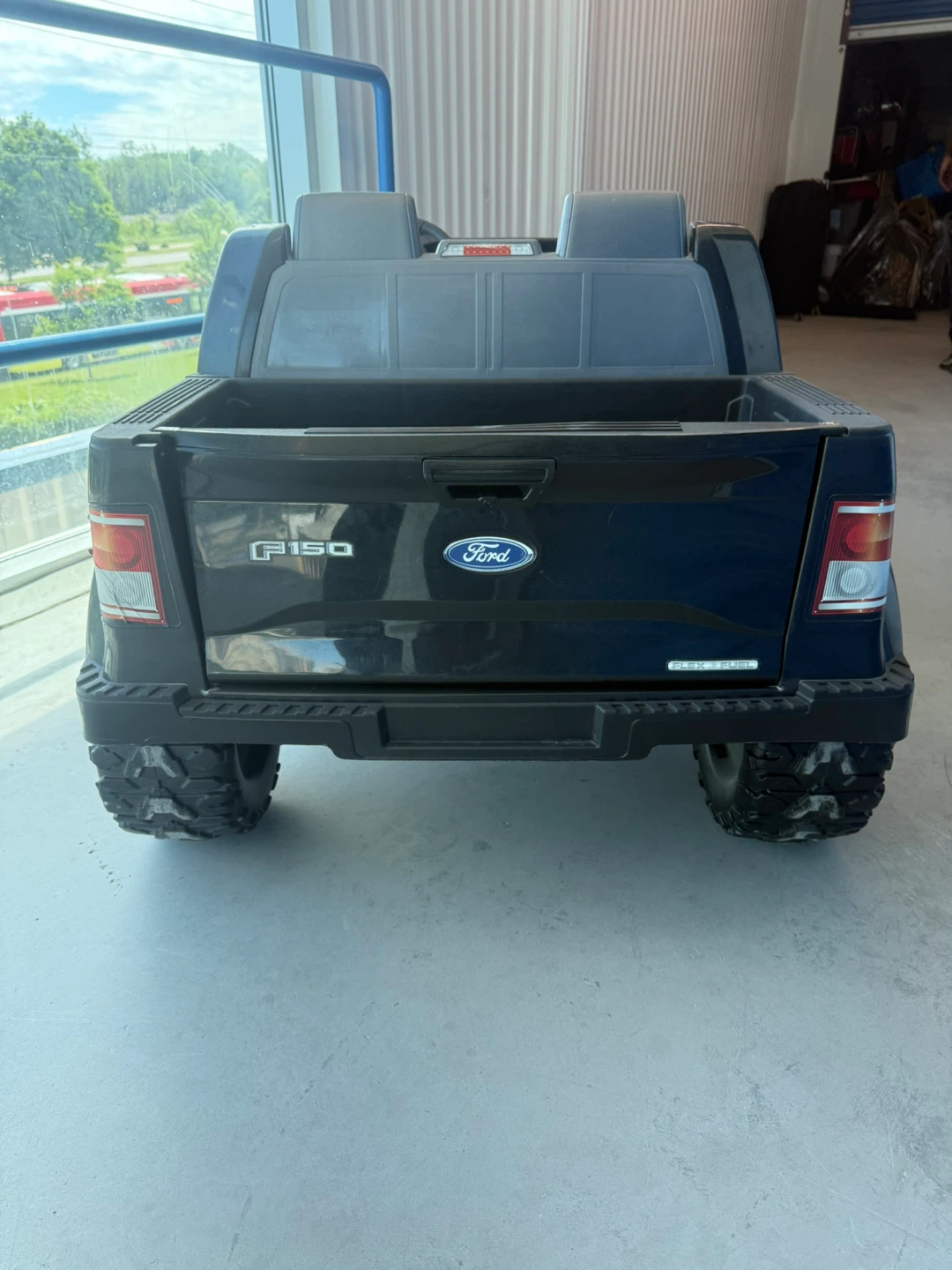 Power Wheels Ford F-150 Raptor 12V Ride-On Truck - photo 3