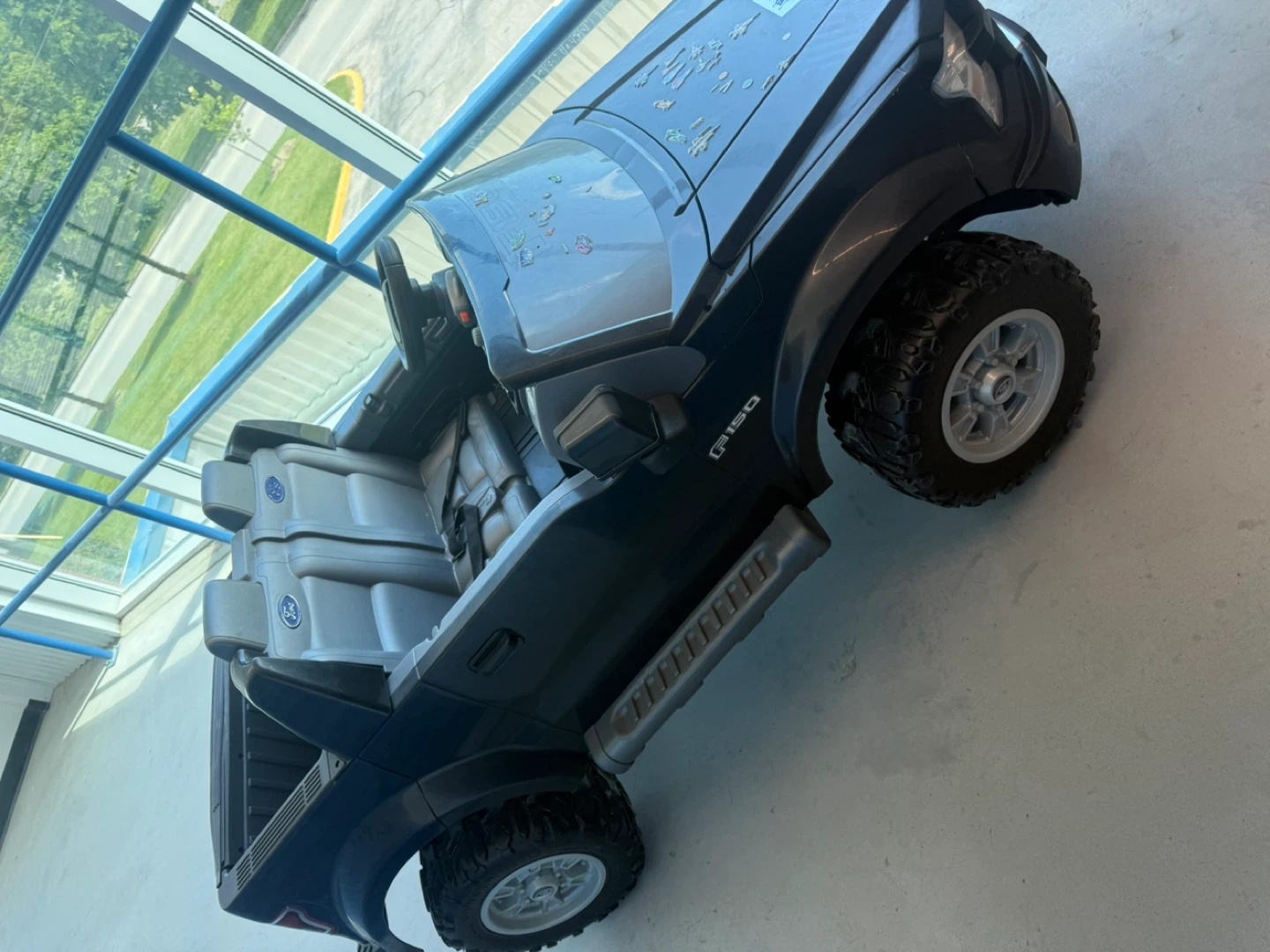 Power Wheels Ford F-150 Raptor 12V Ride-On Truck - photo 5