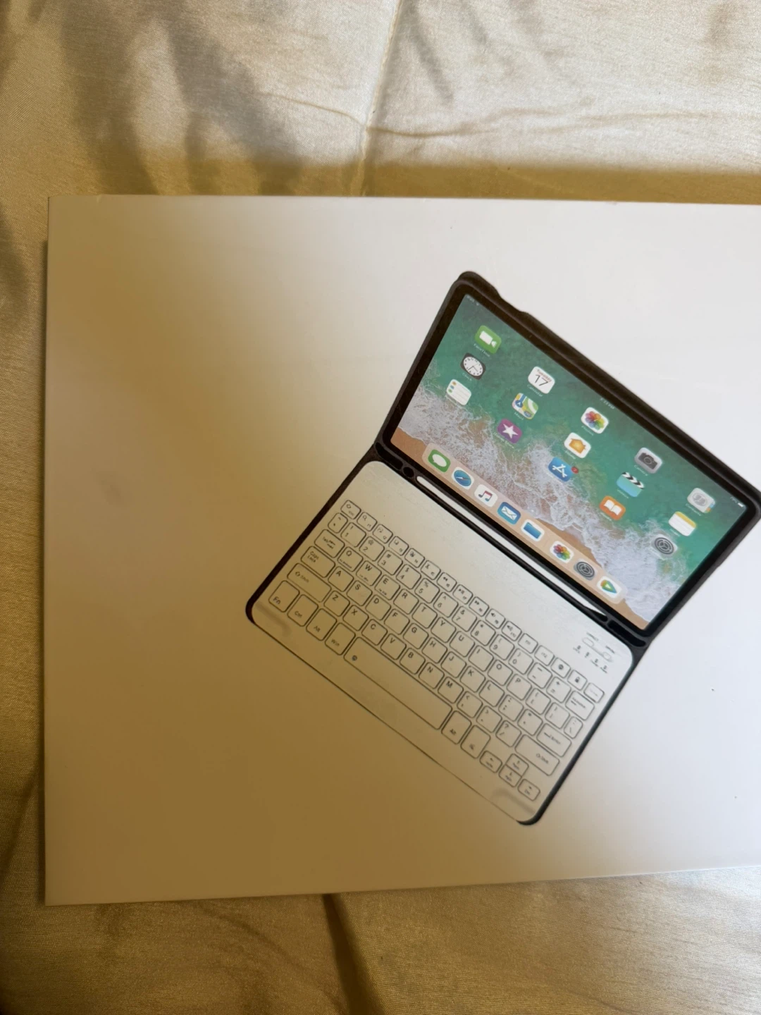 Wireless Bluetooth Keyboard - photo 2